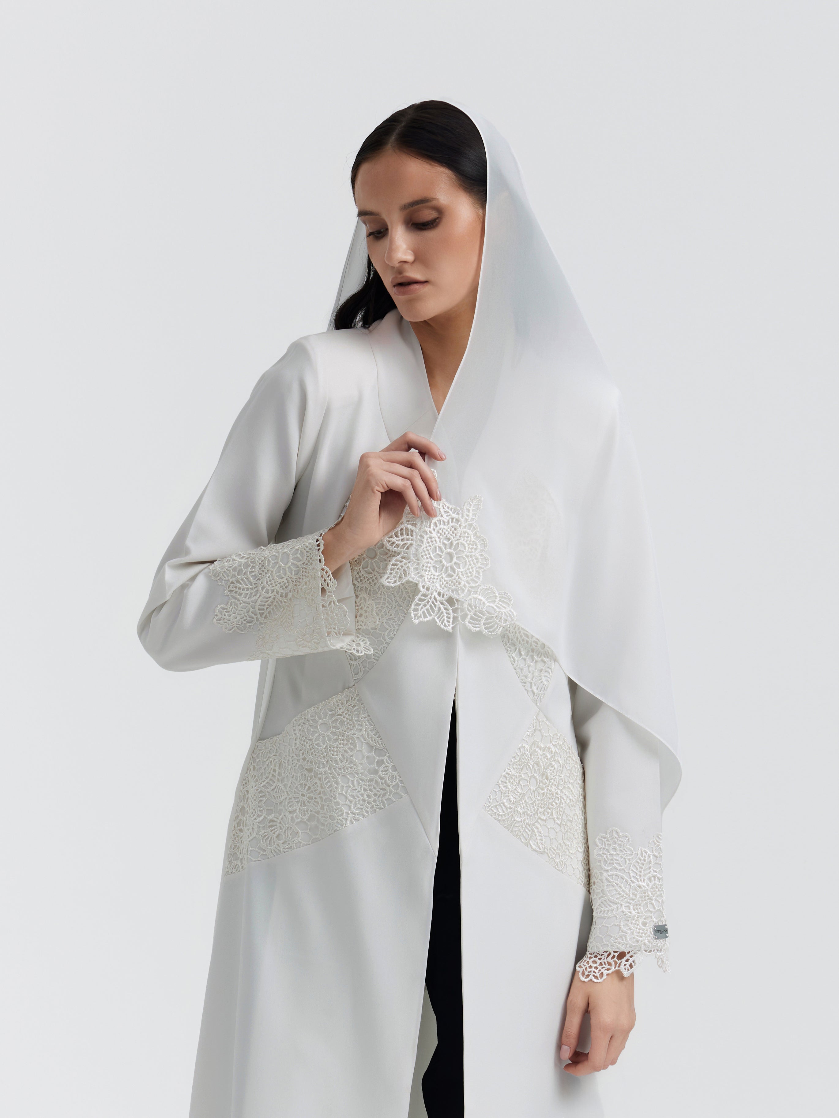 WHITE FITTED LACE